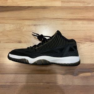 Nike Air Jordan xi 11 retro low as 11.5 - Black/Zest